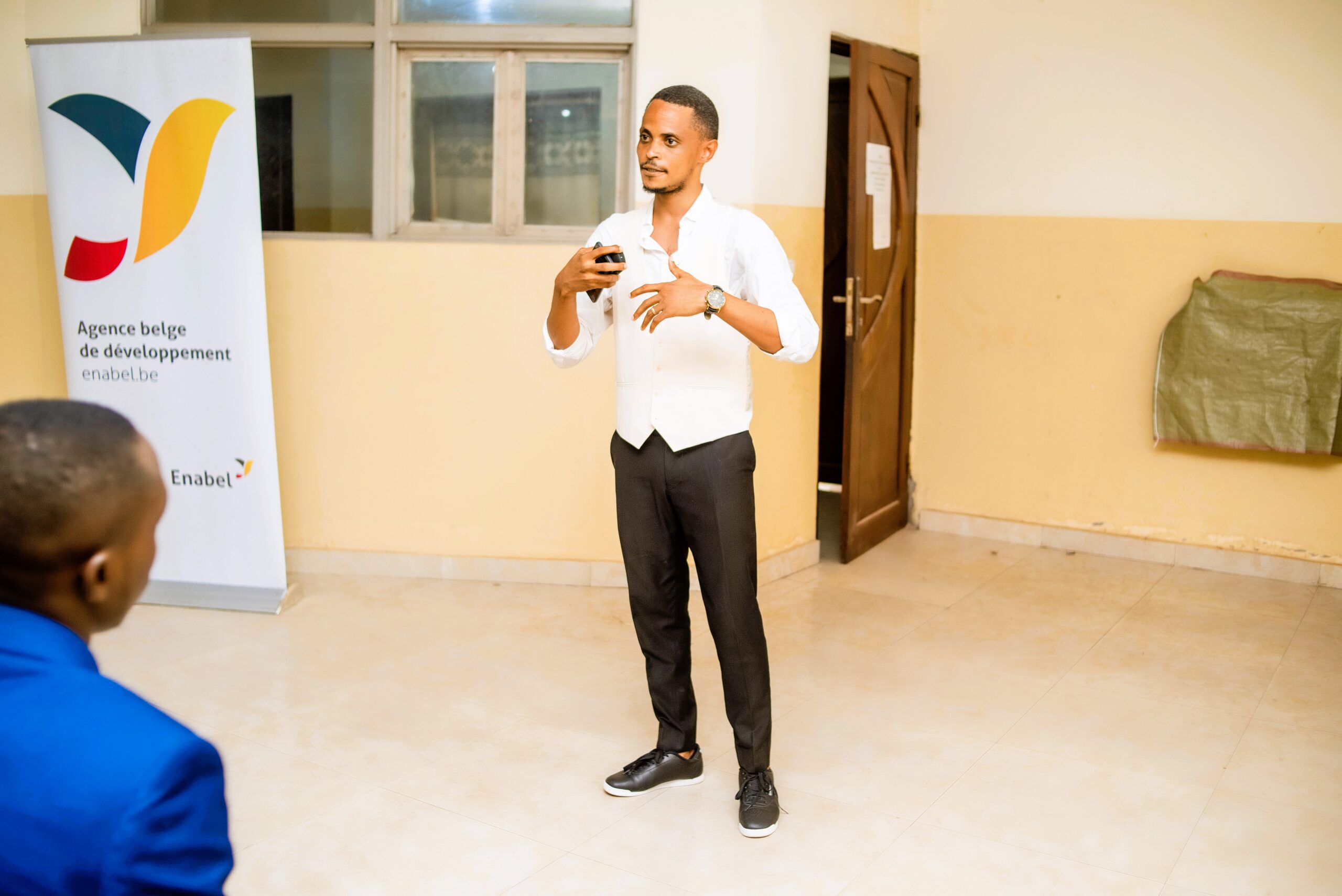 un participant challengé lors d'une session sur le leadership