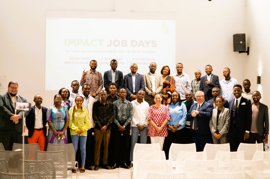 Ambassadeur de Belgique en RDC avec un groupe